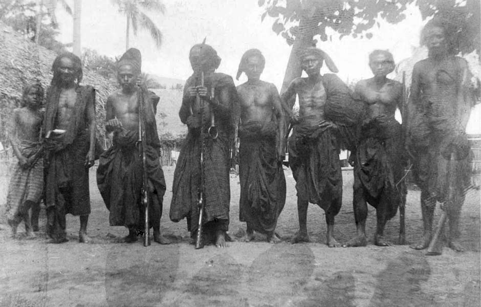 Description: Well armed villagers at Ende town in 1898