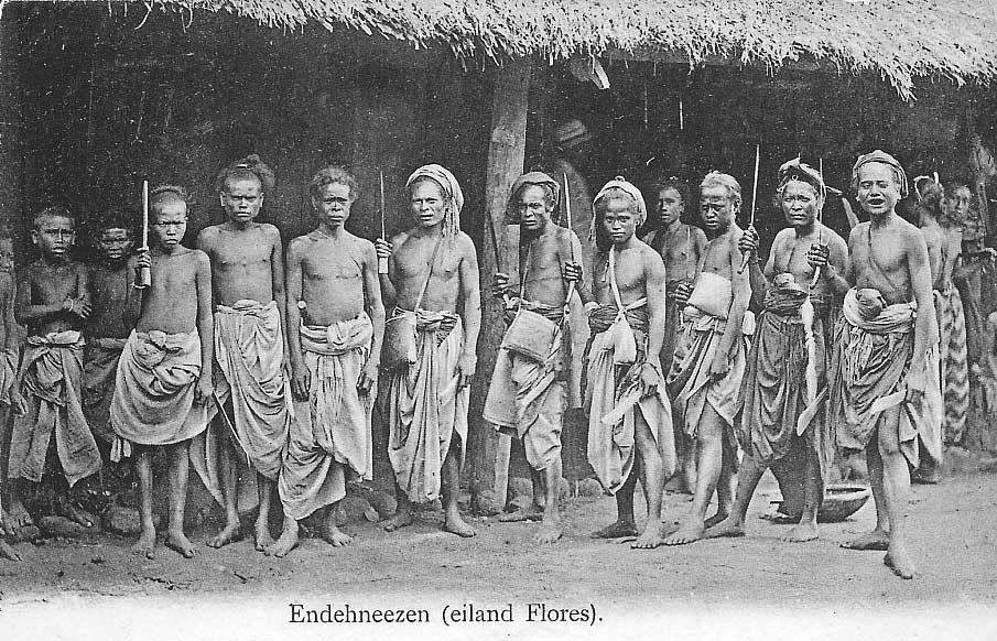 Description: A postcard of Endenese men and boys dated 1899