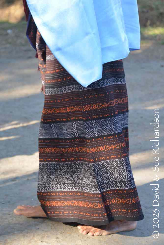Description: A woman wearing a lawo mogha mité at Wolojita