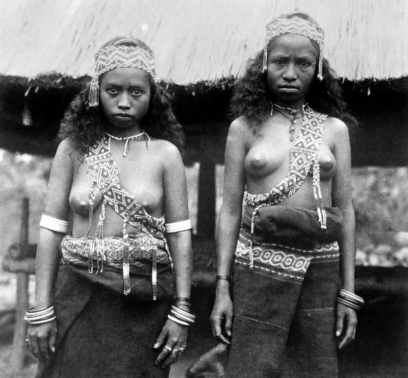Description: Two daughters of the chief of Worbain