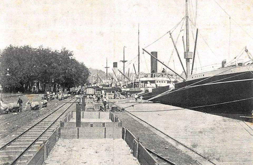 Description: Koninklijke Paketvaart-Maatschappij steamships unloading cargo at Cilacap Harbour