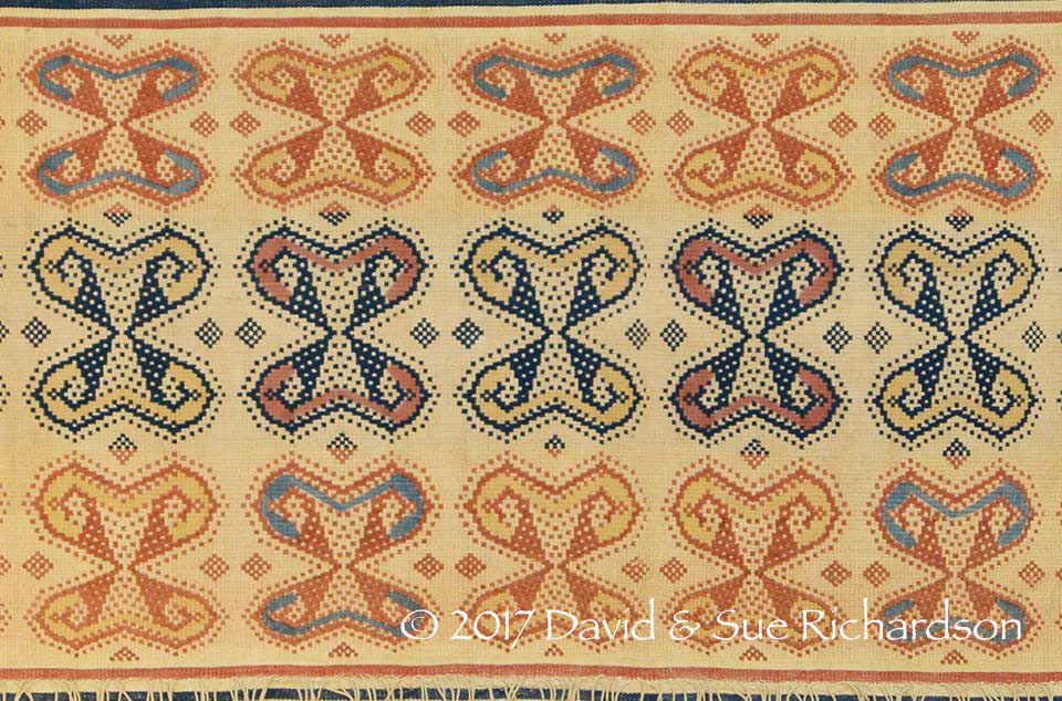 Description: The same butterfly motif executed in the pahudu rú kalu technique using commercial yarn