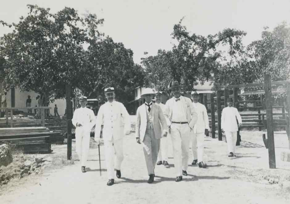 Description: C. Schultz, the Resident of Timor, in Waingapu on his farewell tour of duty