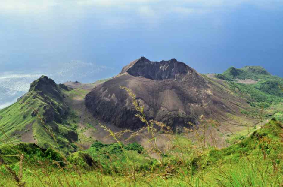 Description: The caldera of Ilé Werung