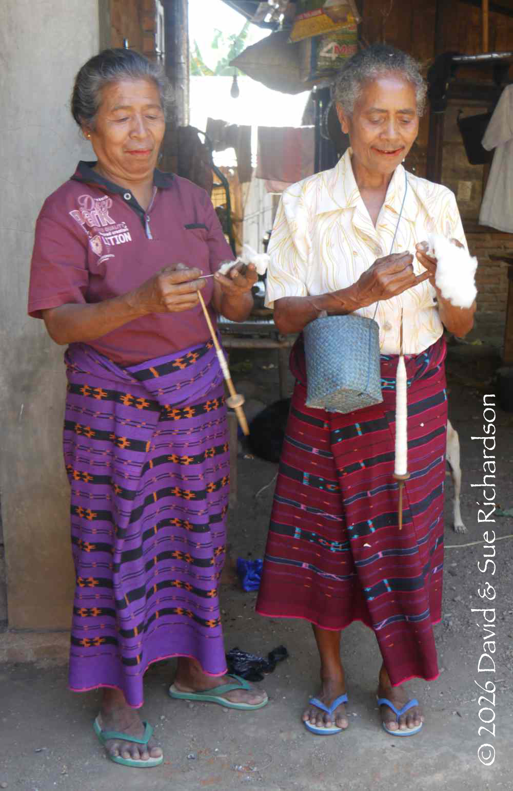 Description: Two women drop in Watuwawer wearing modern petak alun