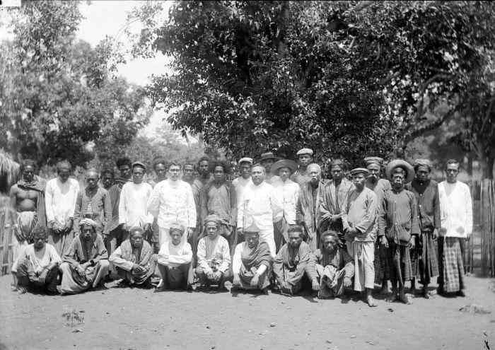 Description: The heads of the Solor islands around 1908