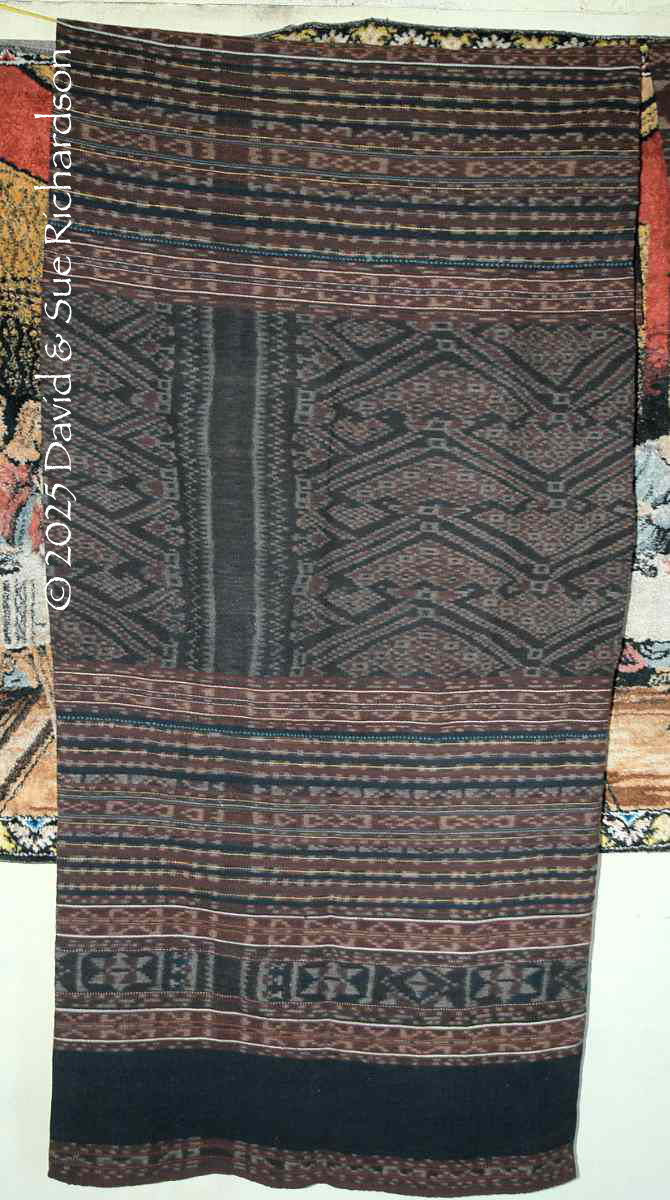 Description: A wate tènepa lakedowak displayed in Lamagute in 2004